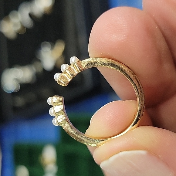 Pearl Faux Gold Tone Ring Size 6 - Picture 2 of 3